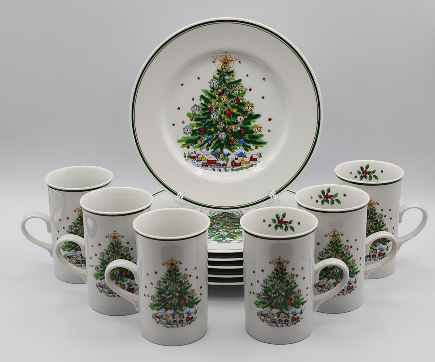 Salem Christmas Eve Salad/Dessert Plates 8 1/8\