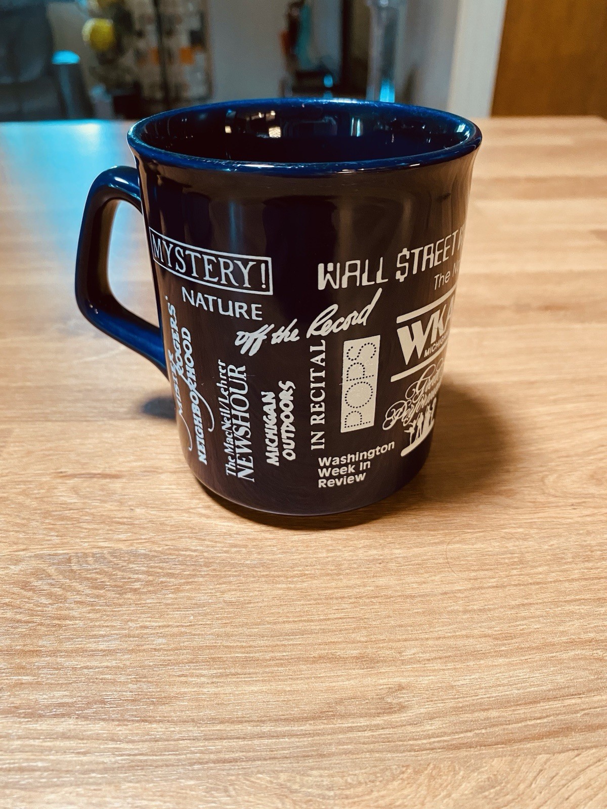 WKAR- TV23 MICHIGAN UNIVERSITY PBS PUBLIC TELEVISION WHITE PBS LOGOS 10 Oz  MUG
