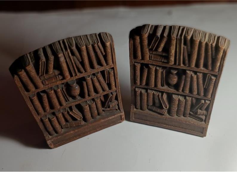 VINTAGE BOOKSHELF BOOKS FORMED SYROCO WOOD BOOKENDS VINTAGE BOOKSHELF BOOKS FORMED SYROCO WOOD BOOKENDS