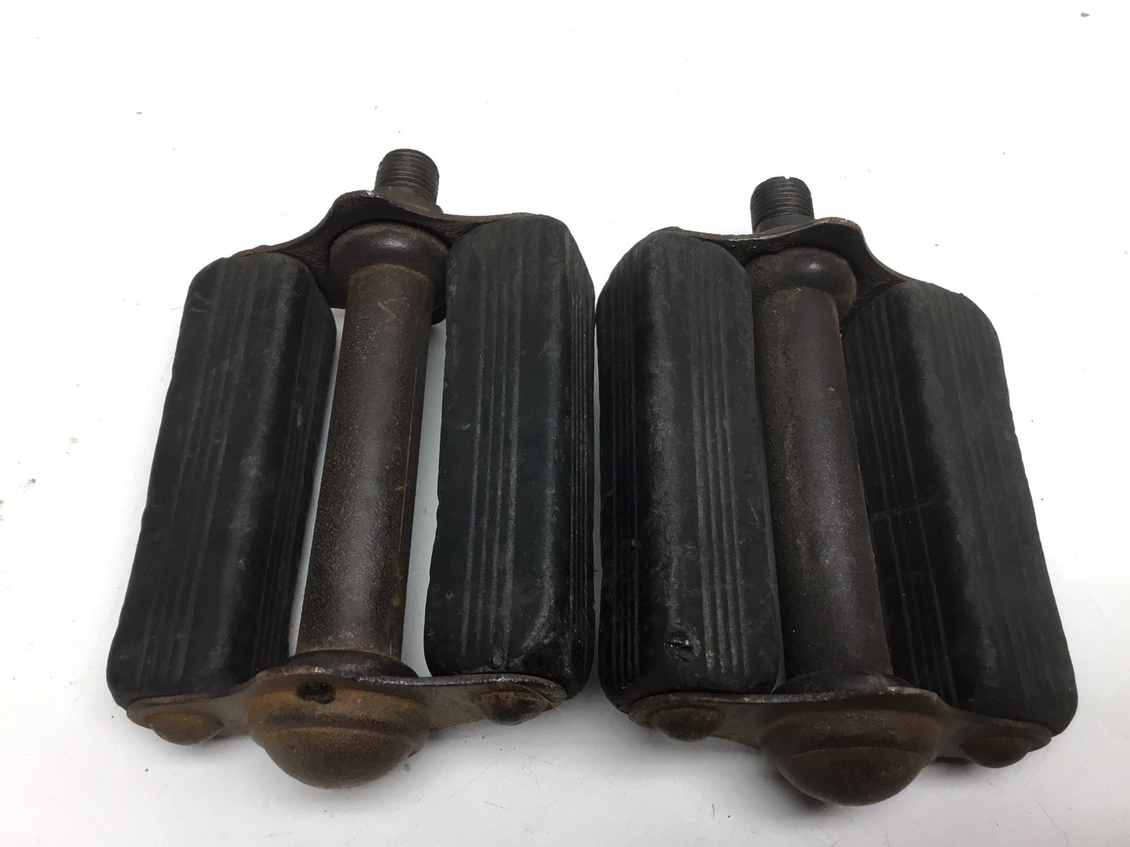 Vintage 1940/50s Torrington Women’s Bicycle Pedals Schwinn Elgin Roadmaster Vintage 1940/50s Torrington Women’s Bicycle Pedals Schwinn Elgin Roadmaster