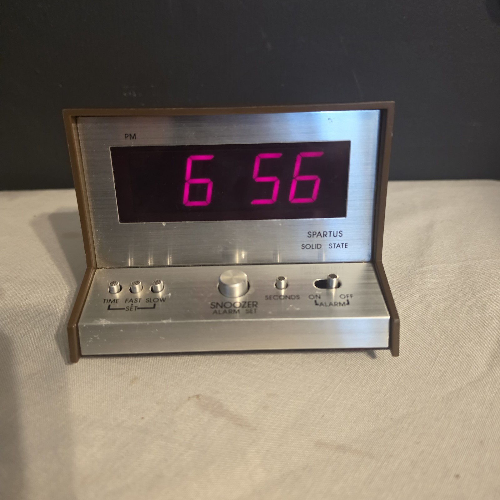 Vintage Spartus Alarm Clock Model No 21-3004-500Made In Hong Kong (TESTED) Vintage Spartus Alarm Clock Model No 21-3004-500Made In Hong Kong (TESTED)