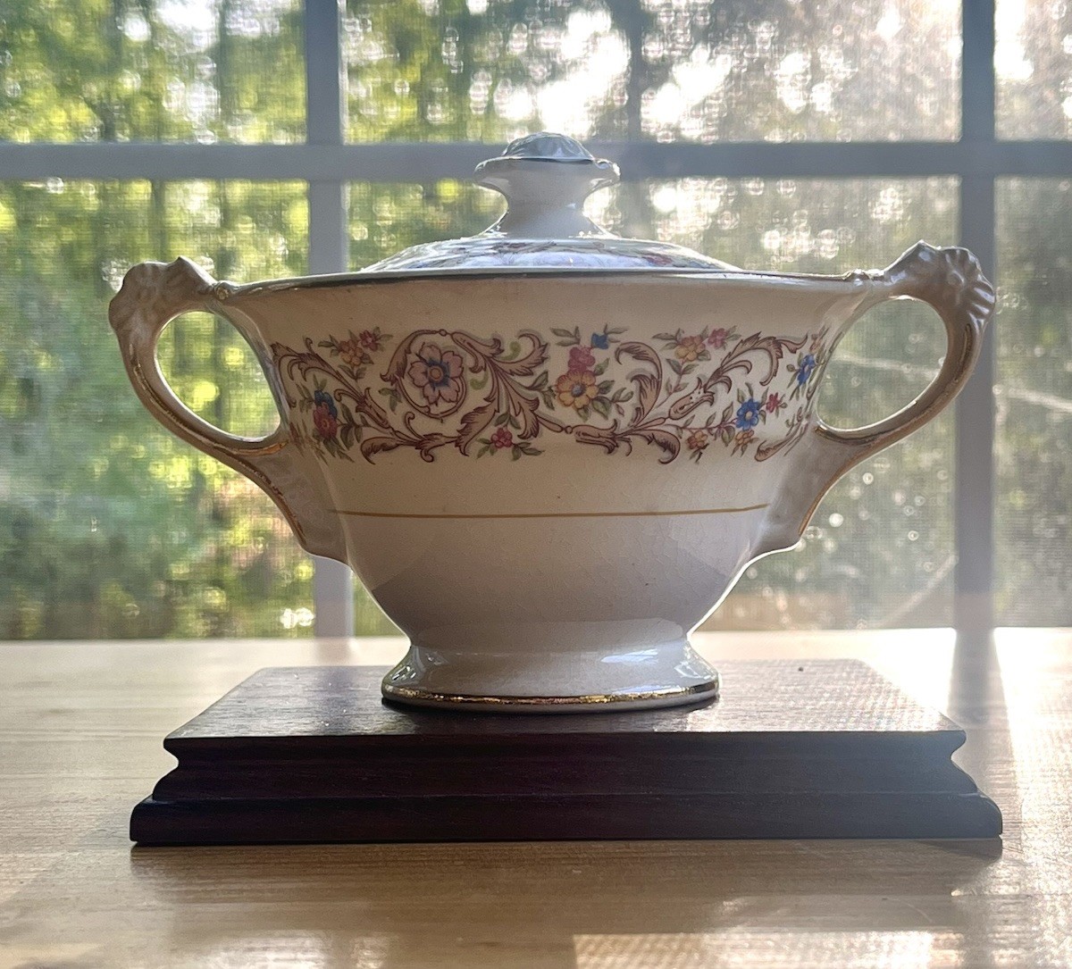 Vintage Crown Potteries 23077 Covered Sugar Bowl Lid January 1947 Floral USA Vintage Crown Potteries 23077 Covered Sugar Bowl Lid January 1947 Floral USA