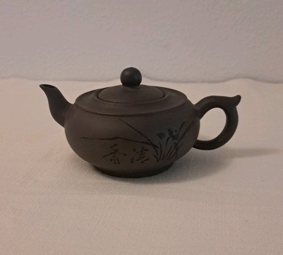Exquisite Chinese Yixing Zisha (purple clay) small teapot \ Exquisite Chinese Yixing Zisha (purple clay) small teapot \