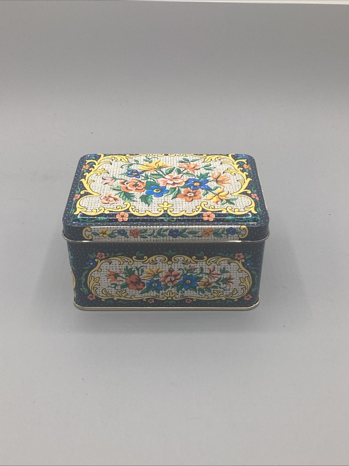Vintage Daher Metal Hinged Decorative Tin Faux Needlepoint Floral Design England