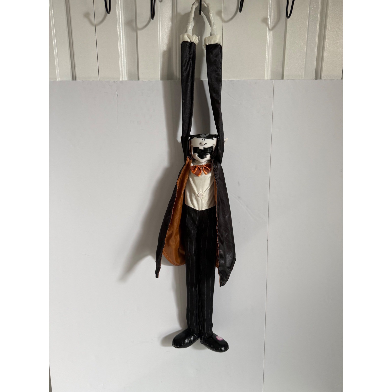 Gemmy Industries Animated Hanging Vampire Halloween Leg Kickers 2008