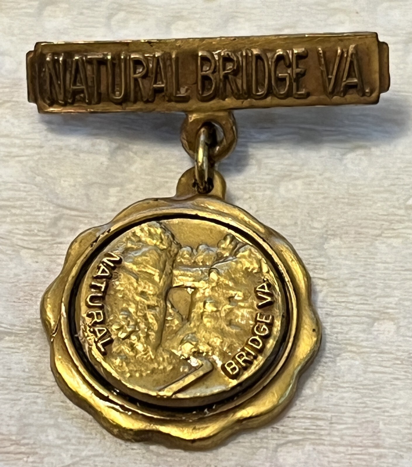Vintage Gold Tone Natural Bridge Virginia Pinback Souvenir Pinback
