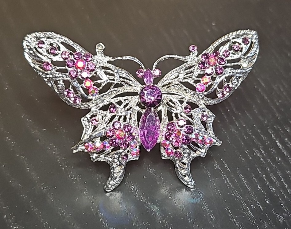 Vintage Unsigned Rhinestone Crystal Purple Silver Tone Butterfly Brooch Pin 3in Vintage Unsigned Rhinestone Crystal Purple Silver Tone Butterfly Brooch Pin 3in