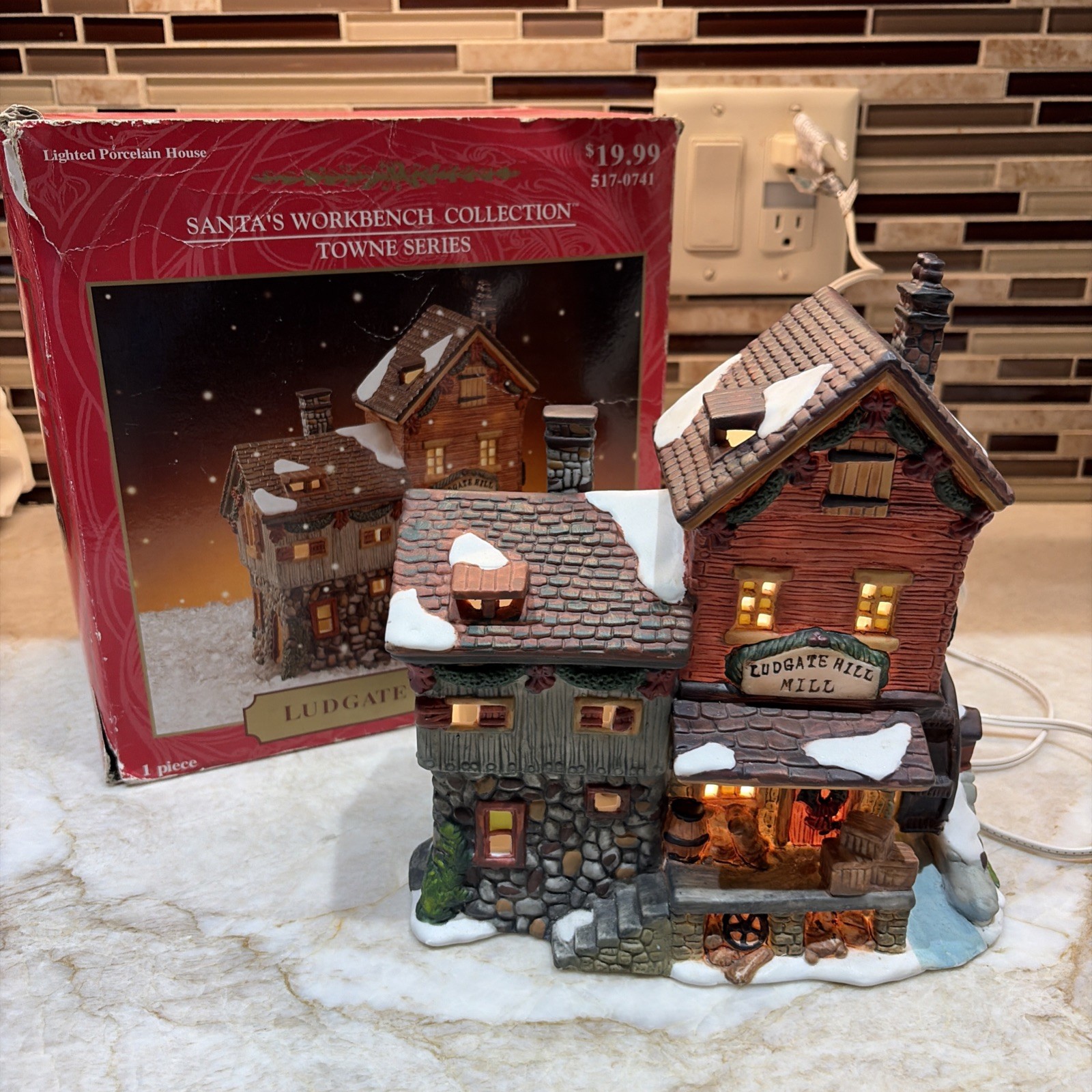 Vtg Santa\'s Workbench Towne Series Ludgate Hill Mill 517-0741 Lighted Building