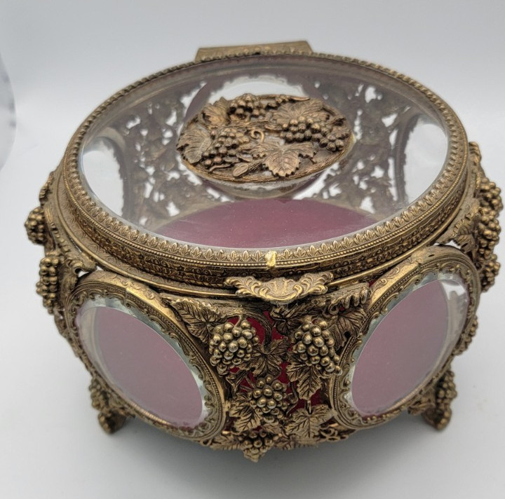 WOW VTG Hollywood Regency Ormolu Jewelry Casket Grapevine Filigree Red Velvet LG