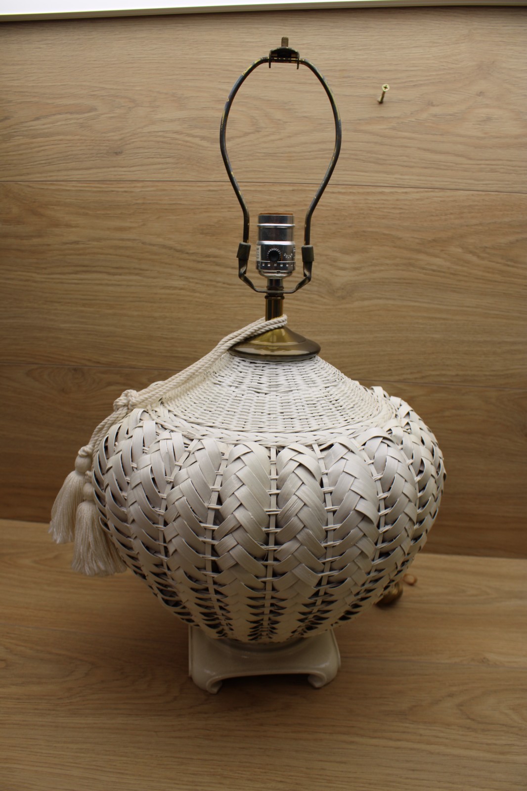 Vintage White Woven Wicker Rattan Basket Table Lamp Tassel Boho Cottagecore EUC Vintage White Woven Wicker Rattan Basket Table Lamp Tassel Boho Cottagecore EUC