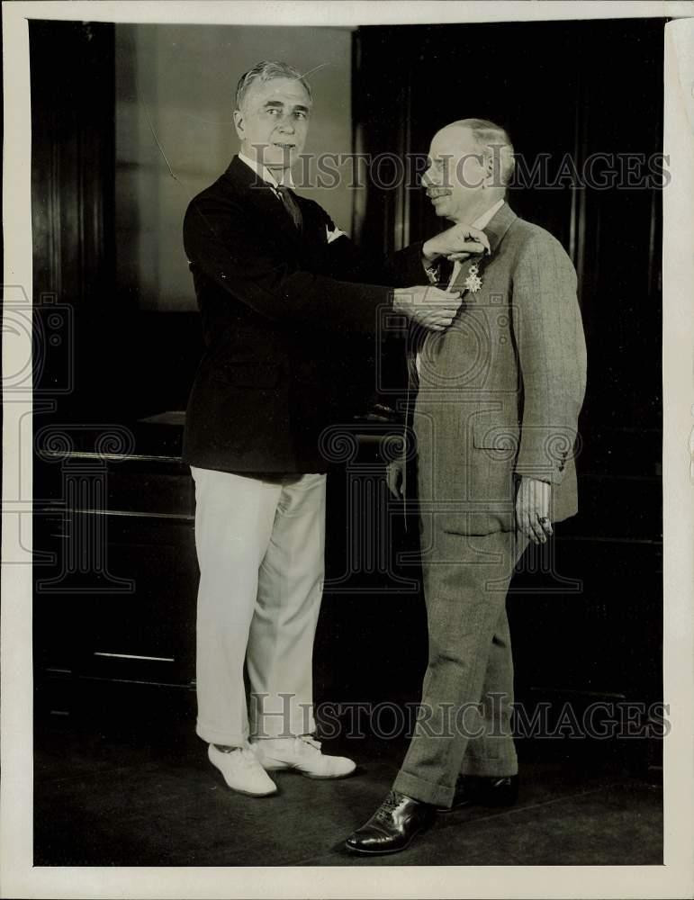 1926 Press Photo Marcus Loew awarded Legion of Honor by Maxine Mengendre 1926 Press Photo Marcus Loew awarded Legion of Honor by Maxine Mengendre
