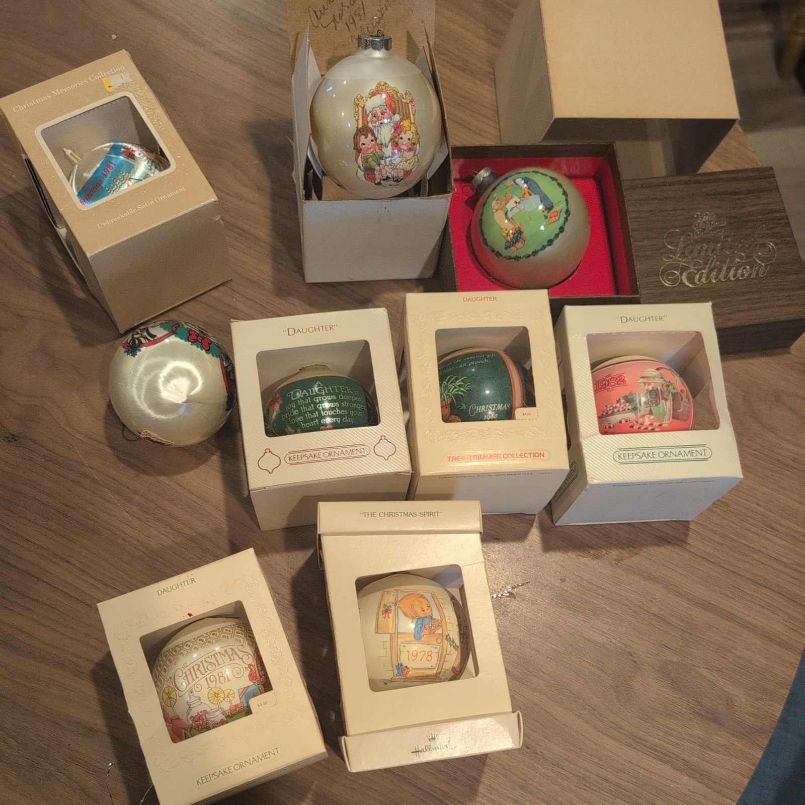 VINTAGE HALLMARK KEEPSAKE ORNAMENTS  RARE COLLECTOR SERIES LOT