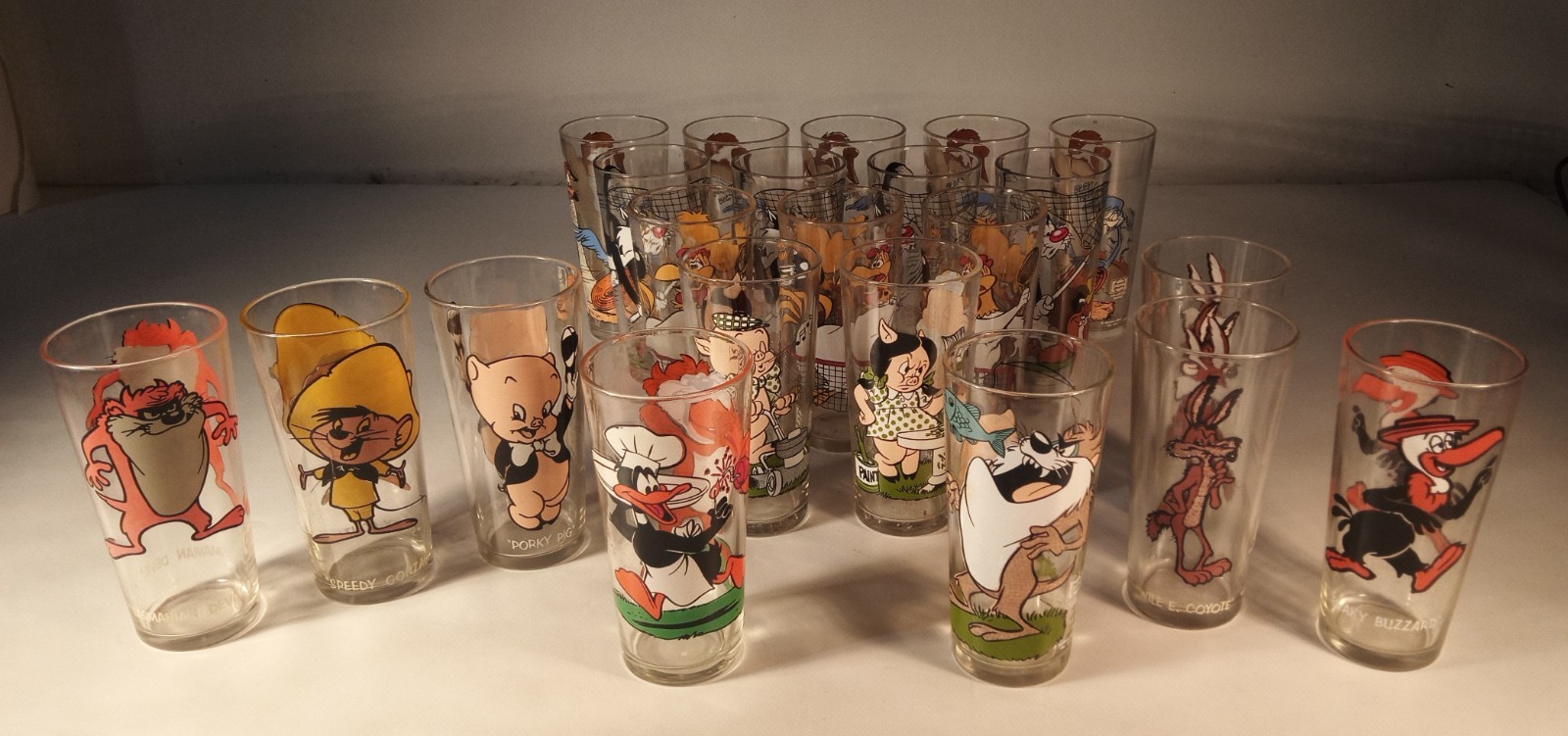 Lot of 22 Vintage Pepsi Looney Tunes Collector Series Glasses 1973/1976