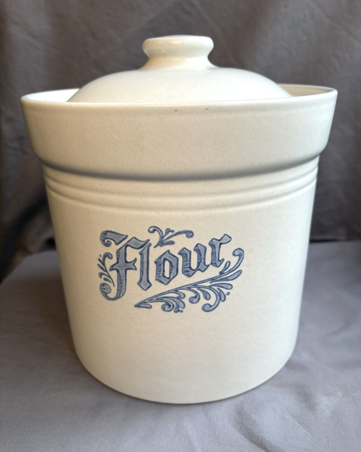 PFALTZGRAFF Yorktowne Stoneware FLOUR Canister with 506 Lid 3.5 Quart