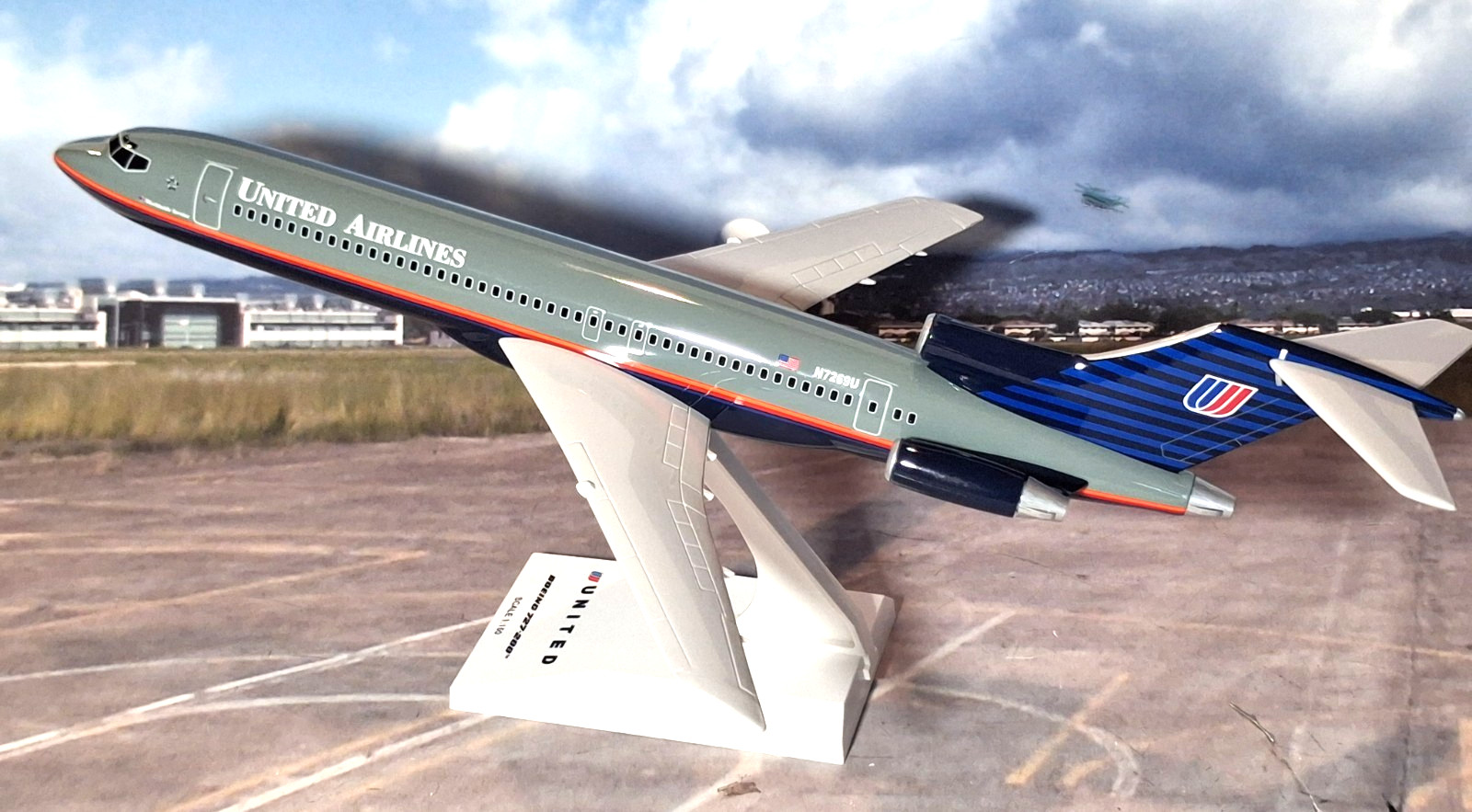 SkyMarks Boeing 727-222  United Airlines  1:150 Scale VERY RARE