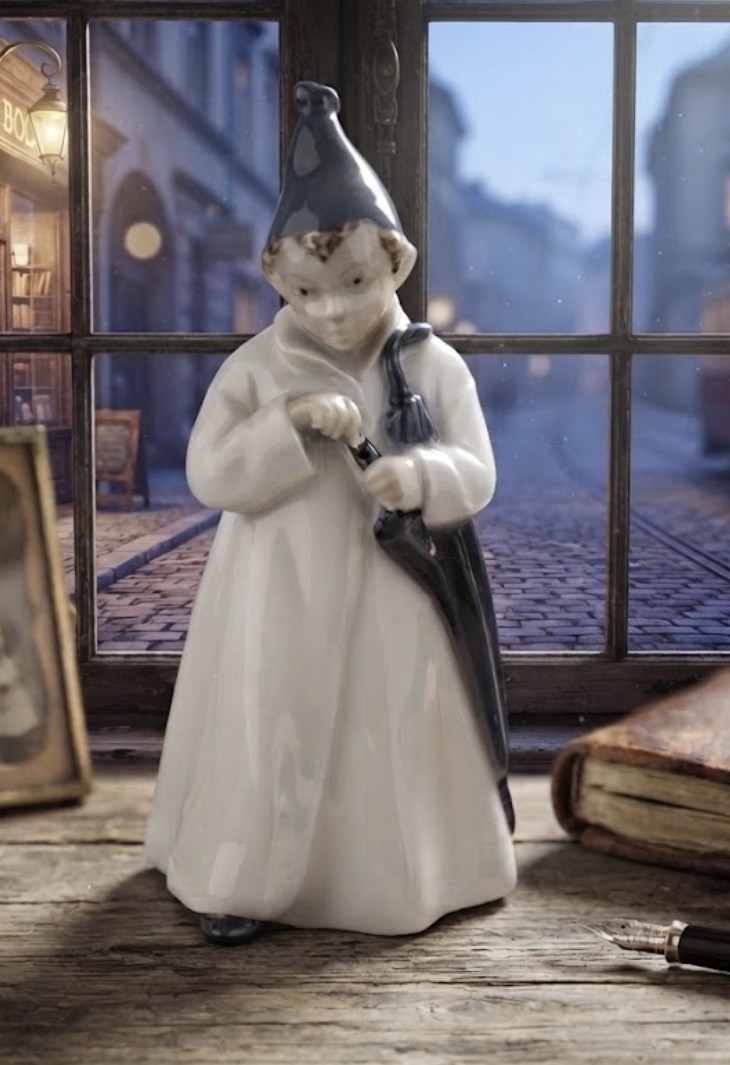 Vtg Royal Copenhagen THE SANDMAN 1145 Figurine Porcelain Boy Umbrella Denmark