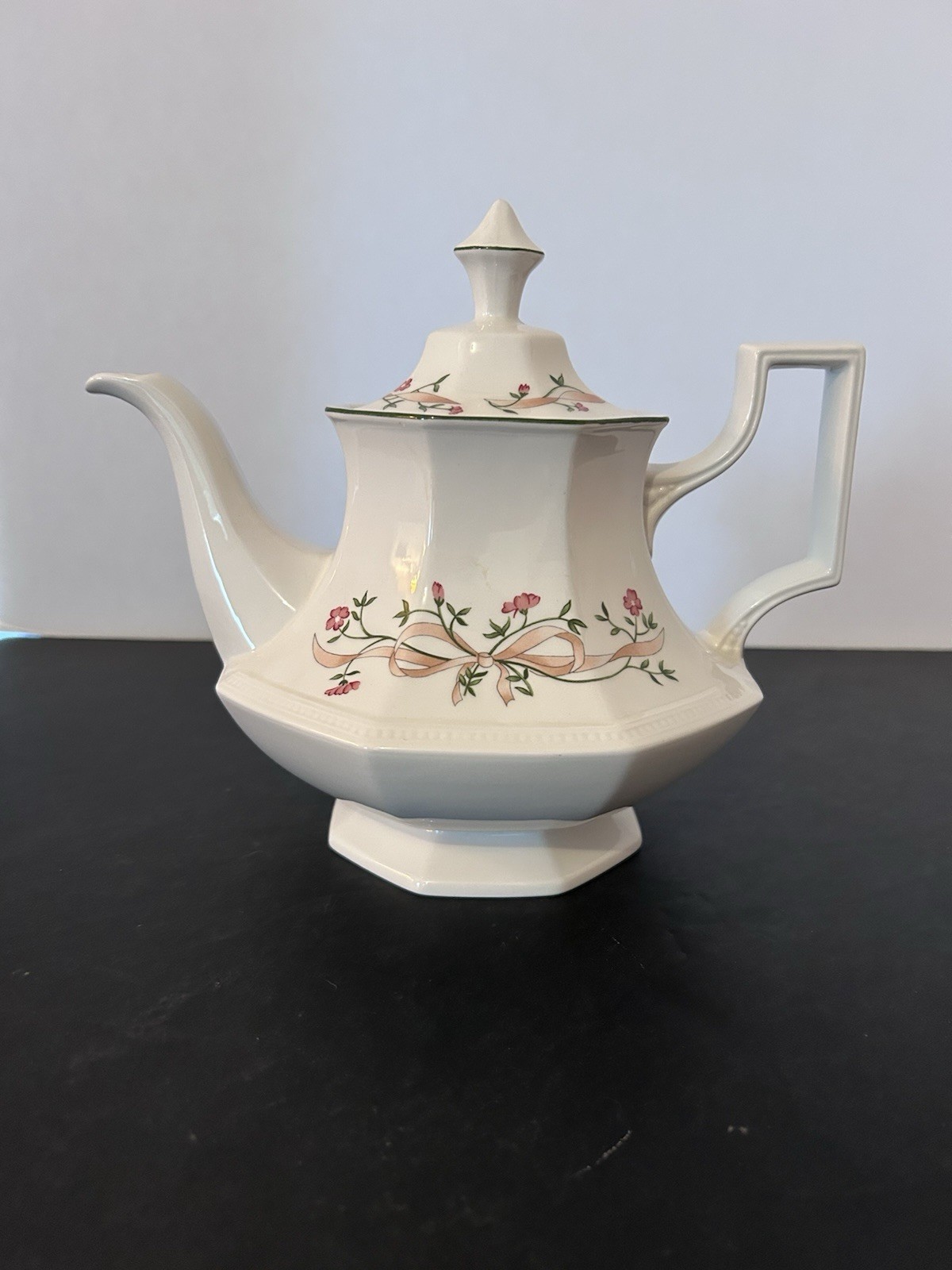 VTG Johnson Brothers ETERNAL BEAU Octagonal Ceramic Teapot