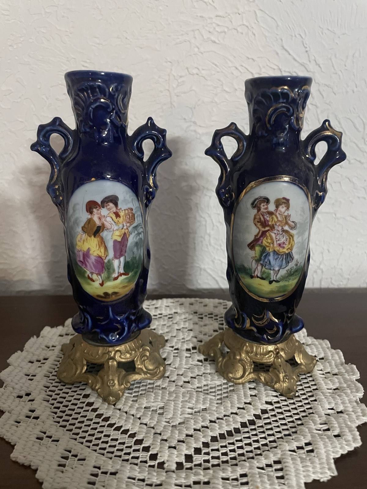 Vintage Pair Cobalt Blue Porcelain Vases Courting Couple Gold Gilt Footed 6”