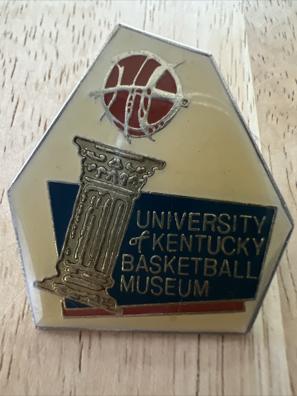 Vintage university of Kentucky basketball Museum Pinback