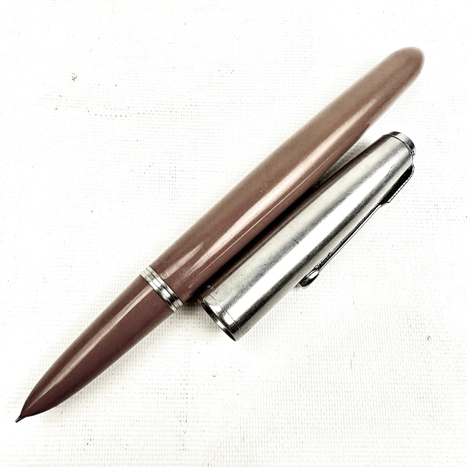Vintage Parker 51 Cocoa Demi Fountain Pen Medium Point 14k Gold Nib (Excellent) Vintage Parker 51 Cocoa Demi Fountain Pen Medium Point 14k Gold Nib (Excellent)