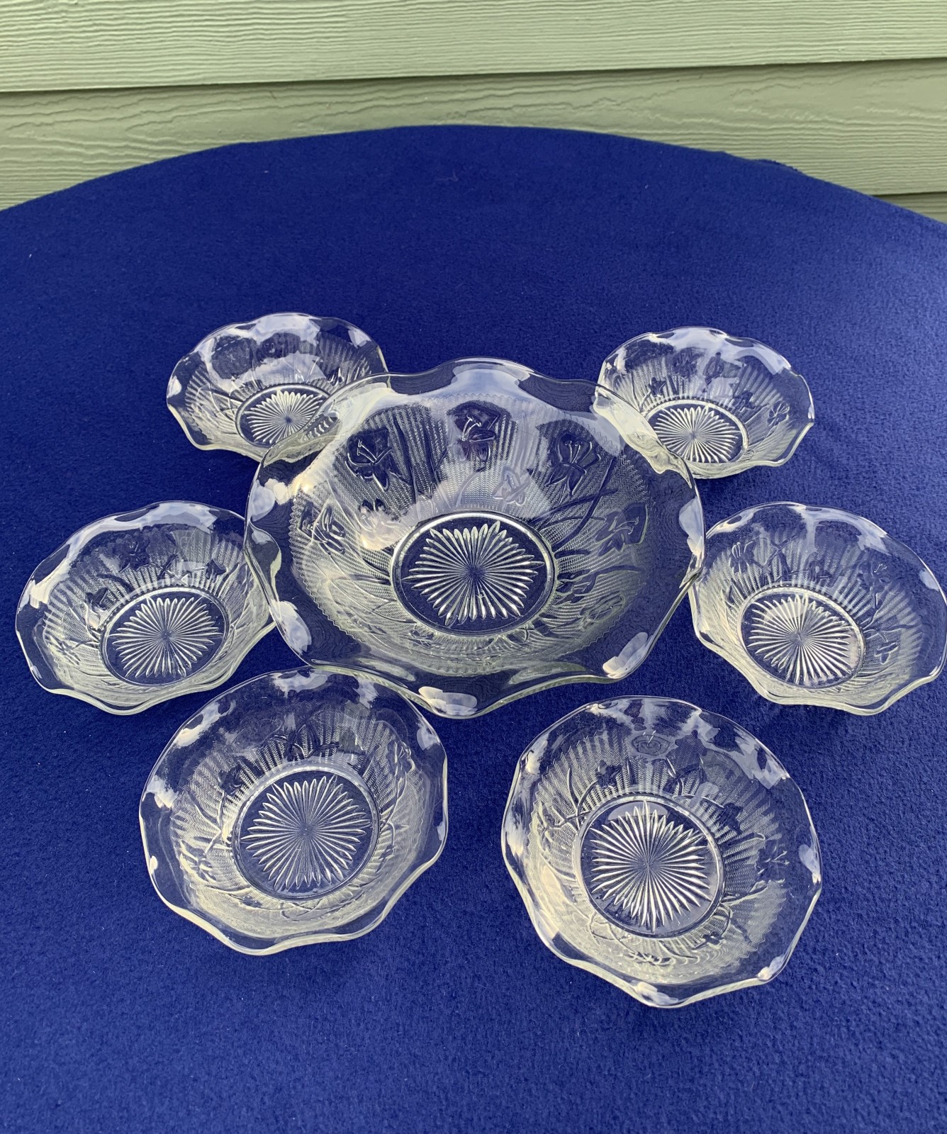 Jeannette Glass Iris clear ruffled bowl set Master & 6 berry bowls, very good