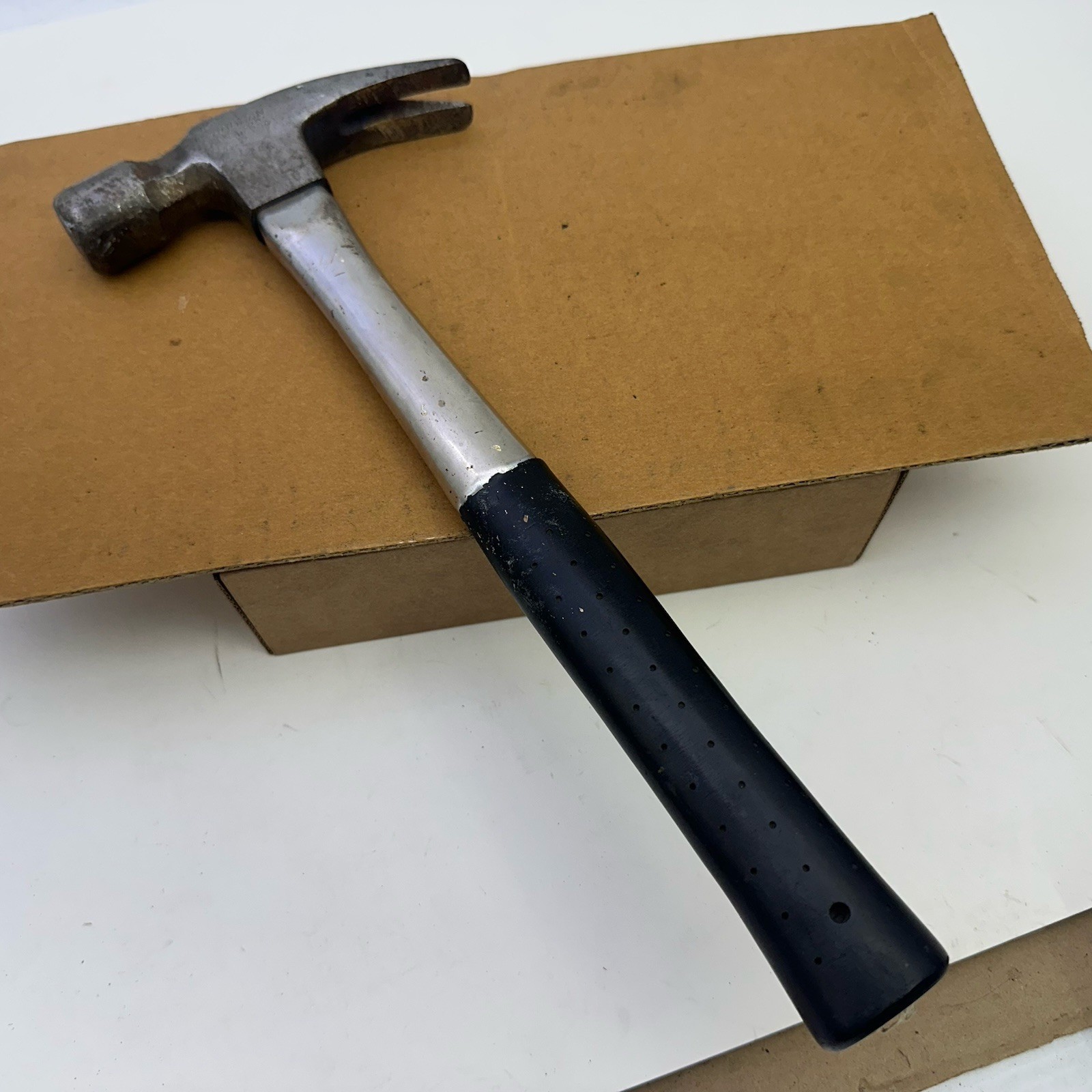 Vintage Vaughan 999 Straight Claw Hammer Aluminum  Handle  20 OZ USA Made