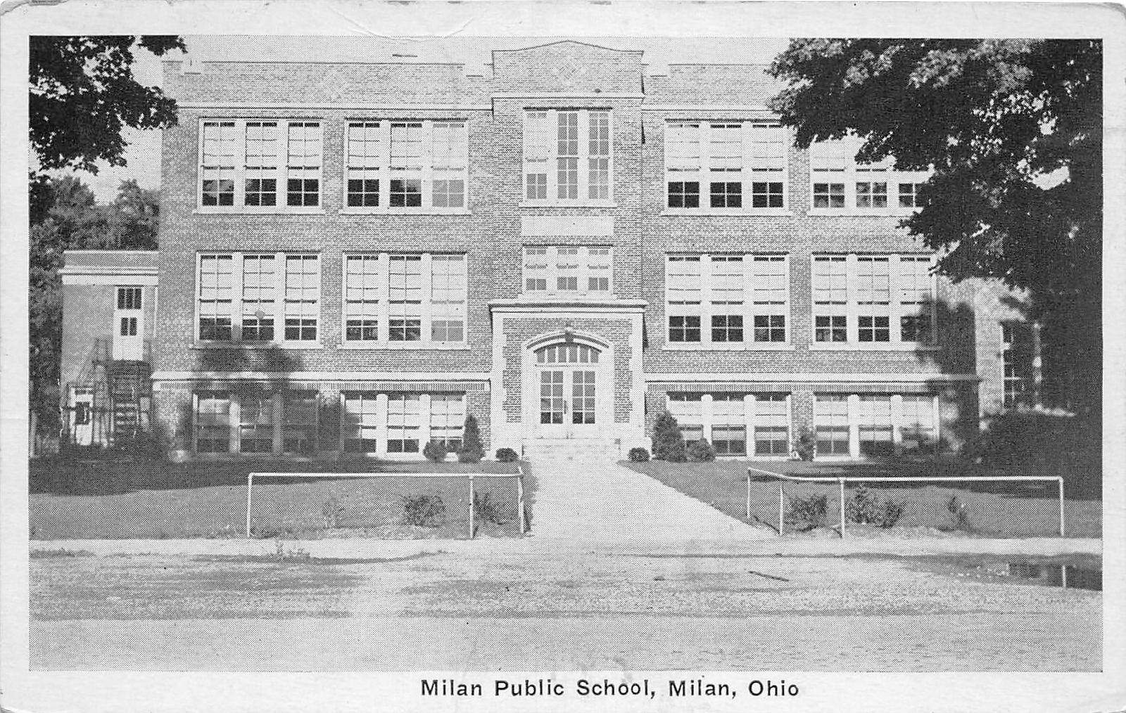 G81/ Milan Ohio Postcard 1937 Milan Public School Building