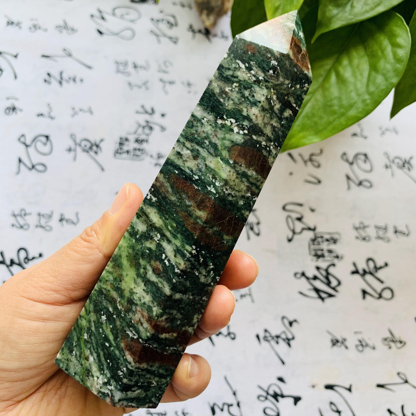 590g  Natural crystal red garnet and green stone coexisting obelisk