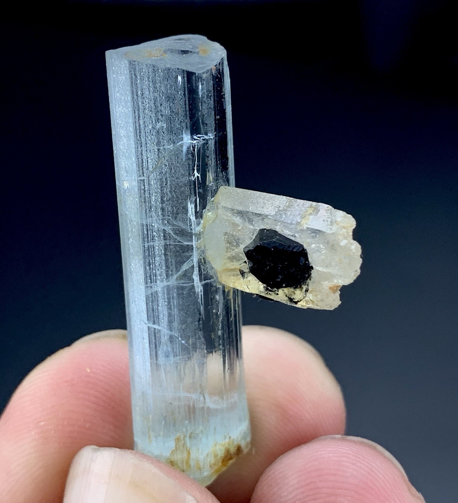 30 Cts Natural Aquamarine Crystal from Pakistan Rare Quality 20x38x19 mm.