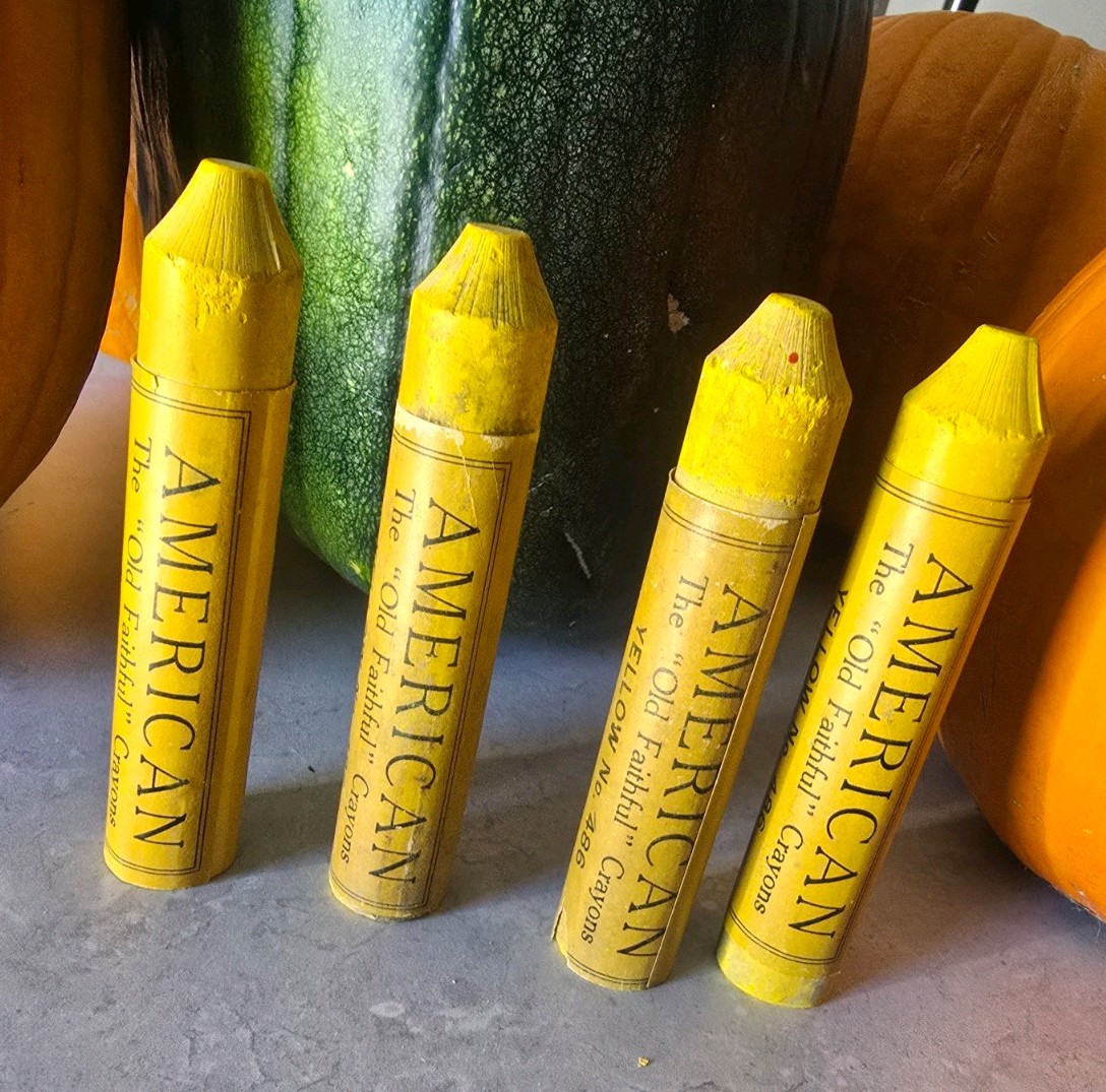 4 Vtg Yellow Industrial Crayons  Sandusky Ohio American Old Faithful #486 Thick