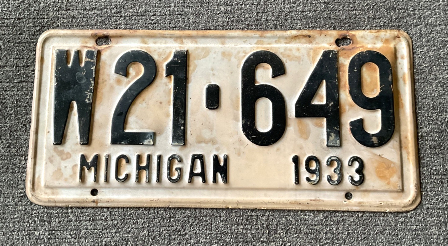 RARE 1933 MICHIGAN LICENSE PLATE ALL ORIGINAL CHEVY FORD DODGE TOUGH YEAR