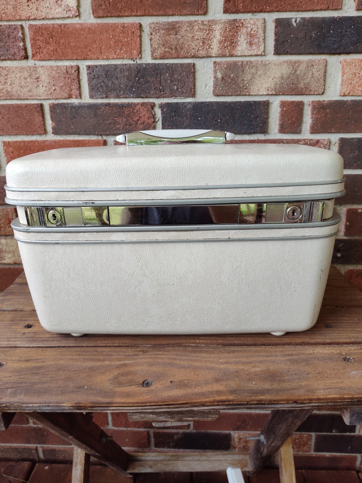 Vintage Samsonite Silhouette White Train Case Makeup Luggage Tray 