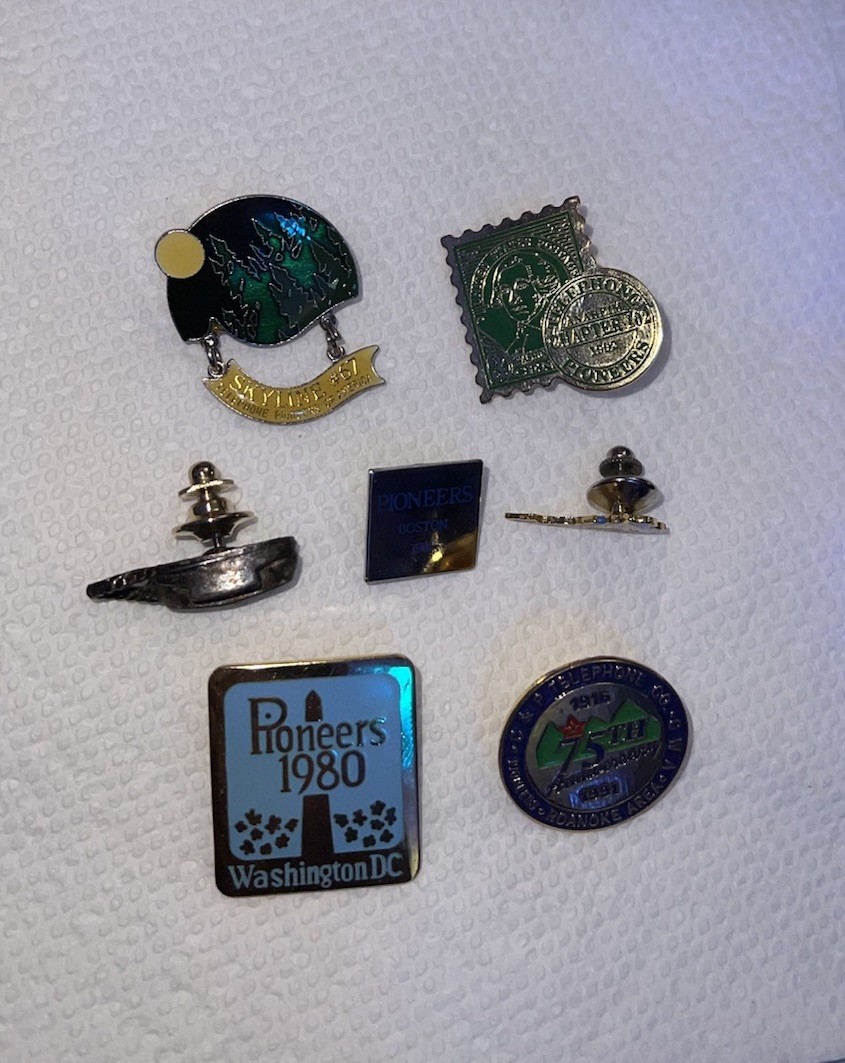 Vintage Old telephone advertising buttons pins lot
