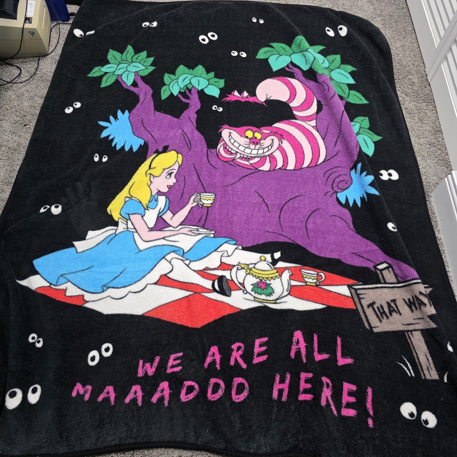 Vintage Alice in Wonderland 2008 Hot Topic Fleece Blanket Disney Cheshire Cat