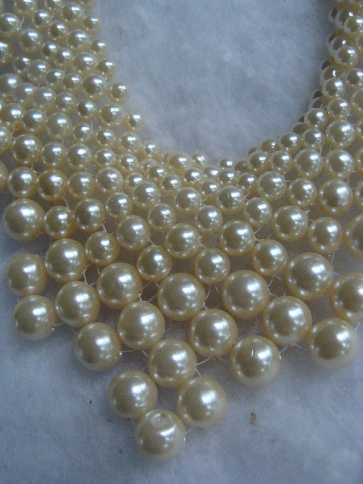VTG Faux White Pearl Plastic Necklace Bib Style Lightweight
