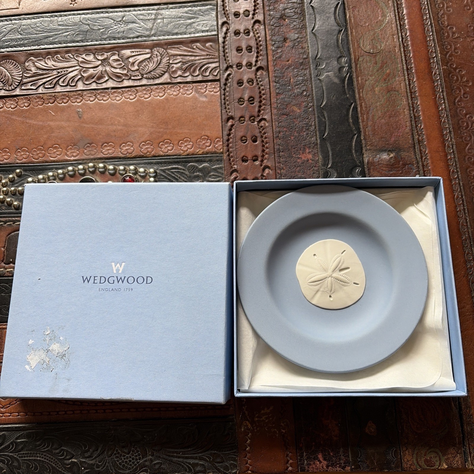 Wedgwood Blue Jasperware Sand Dollar Collector Plate Round in Original Box