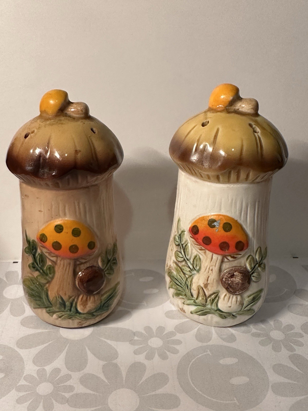 Mushroom Vintage salt and pepper shakers