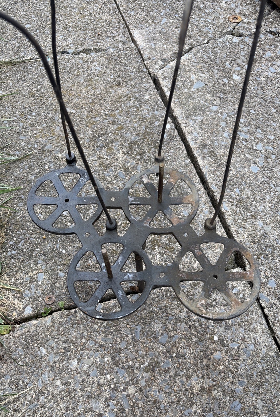ANTIQUE UNION SPECIAL CAST IRON SEWING MACHINE STRING/THREAD HOLDER