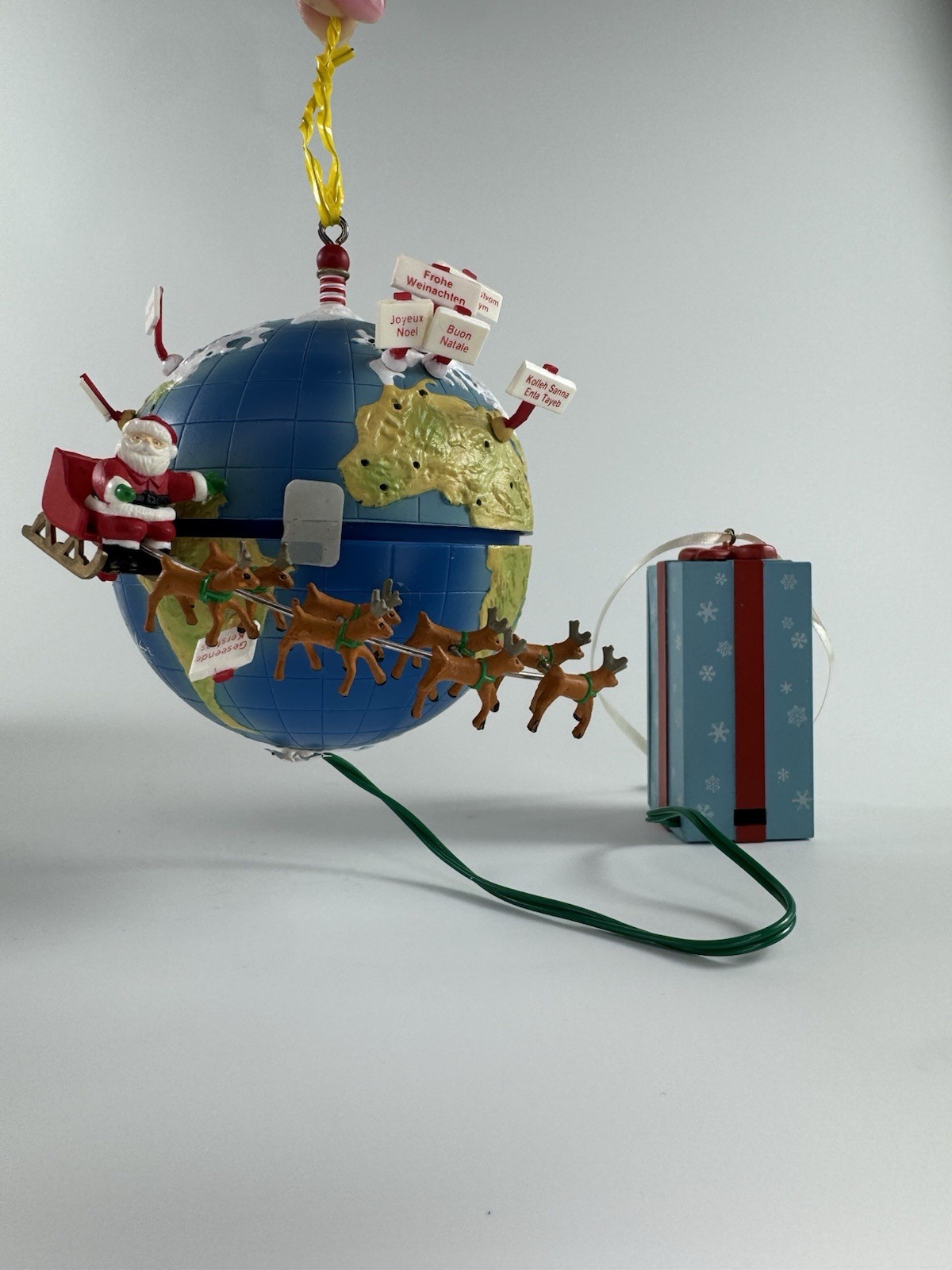 Vtg 1988 Enesco Winter Wonders Around The World Ornament Battery TESTED Org Box Vtg 1988 Enesco Winter Wonders Around The World Ornament Battery TESTED Org Box