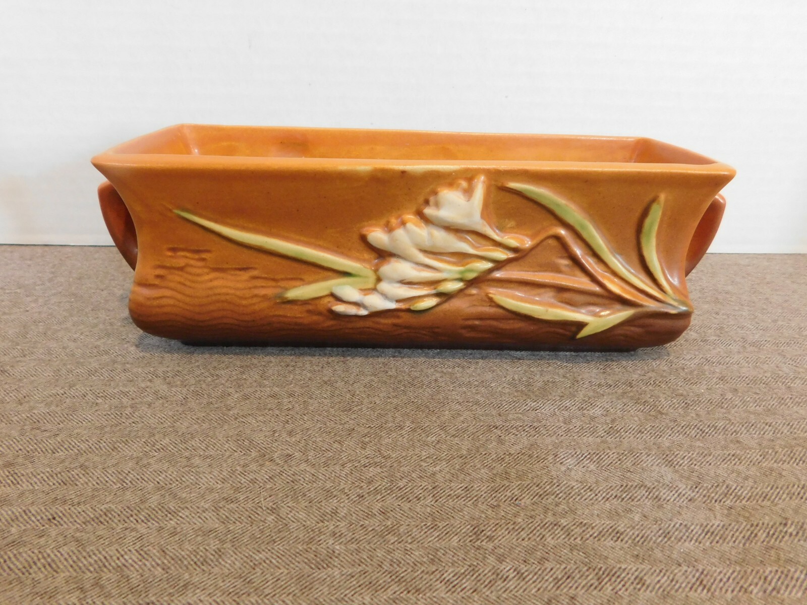 Roseville Freesia Handled Window Box 1392-8