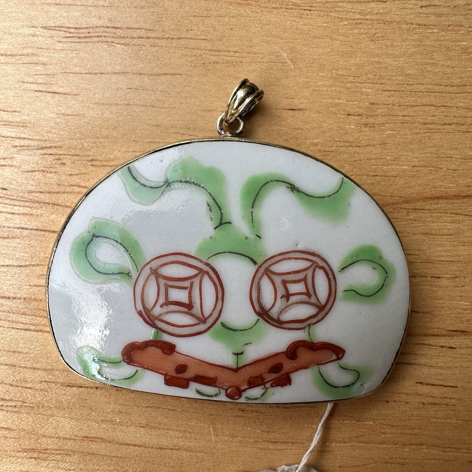 VTG Pendant 1.75 Inch Asian Porcelain Gold Plate Wax Seal 925 Sterling 23.3g VTG Pendant 1.75 Inch Asian Porcelain Gold Plate Wax Seal 925 Sterling 23.3g