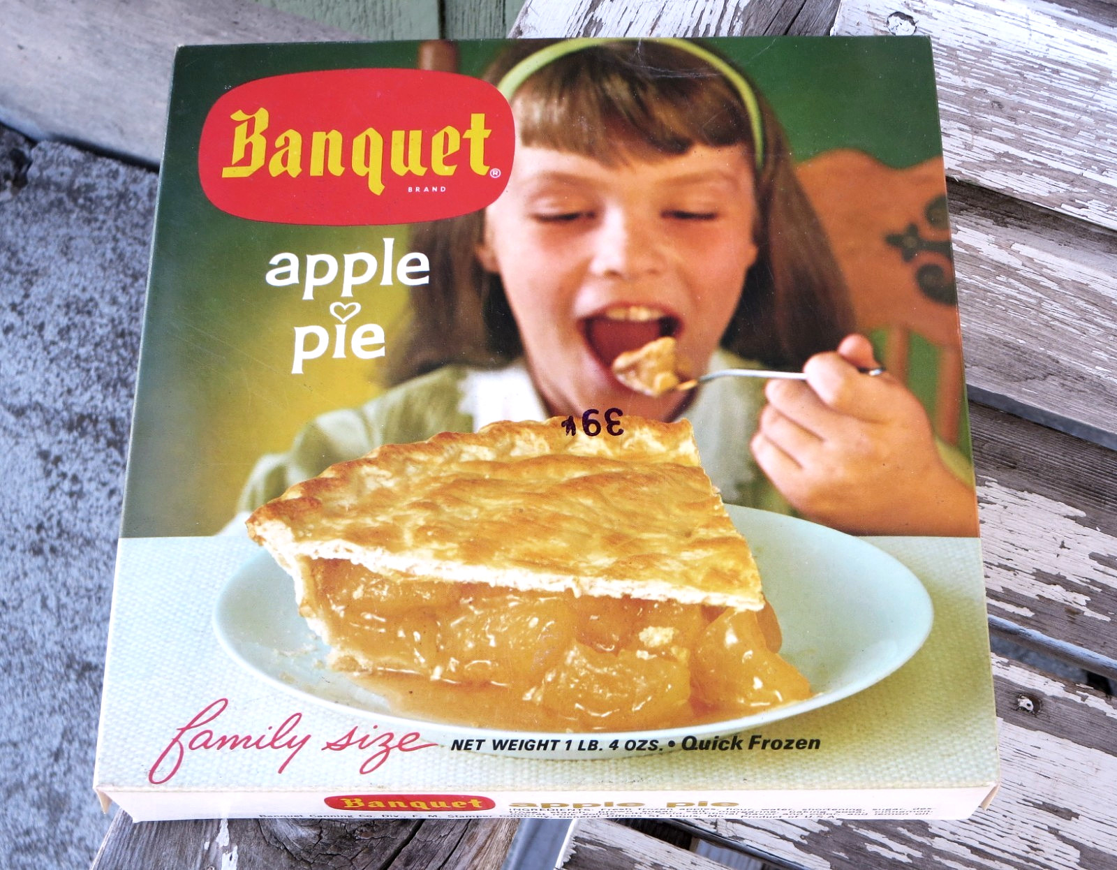 RARE Vintage 1965-1970 Banquet Frozen  APPLE PIE Carton Box EMPTY Advertisement