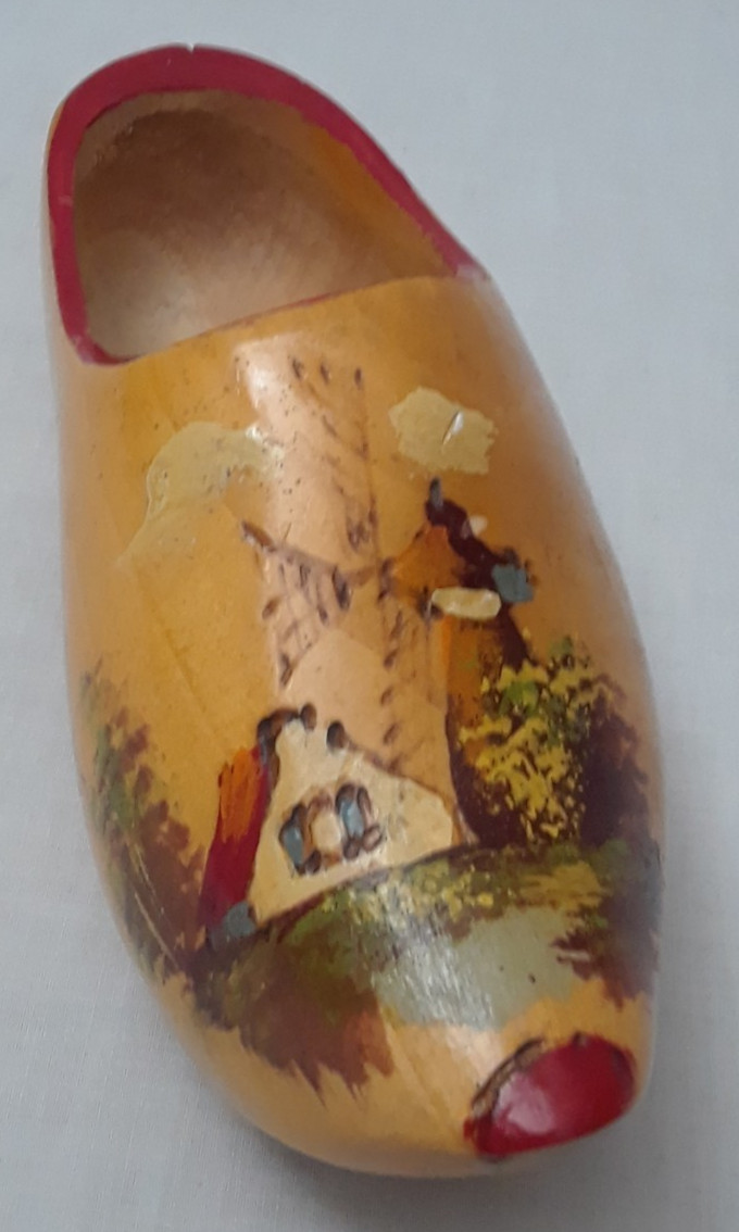 Vintage Wooden Dutch Hand Painted Clog Wall Hanging 7 x 2.5 x 2.5 in