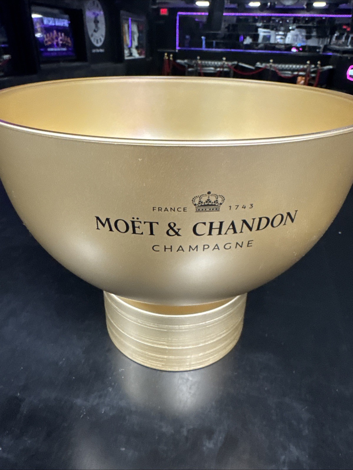 MOËT & CHANDON LIMITED EDITION XL CHAMPAGNE ICE BUCKET VIP MOËT & CHANDON LIMITED EDITION XL CHAMPAGNE ICE BUCKET VIP