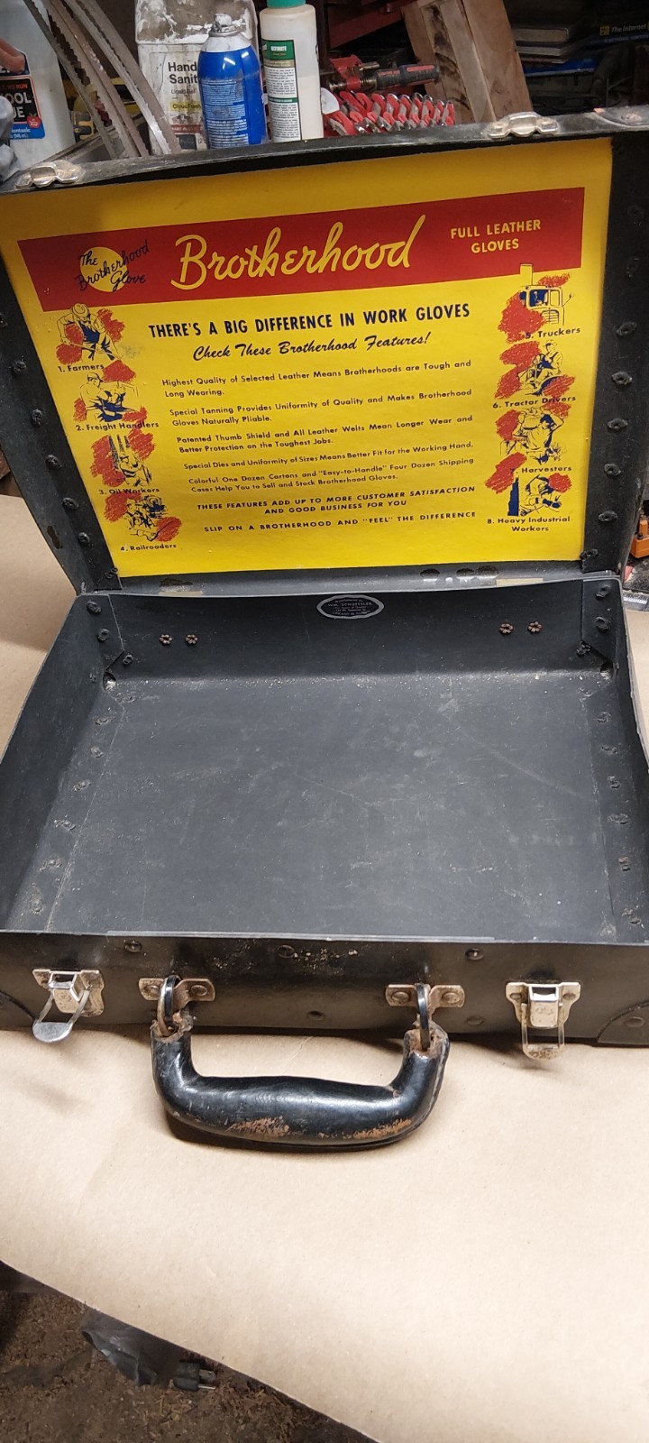Rare Vintage 1940s Wells Lamont Gloves Salesman Case Crisp Interior Graphic Rare Vintage 1940s Wells Lamont Gloves Salesman Case Crisp Interior Graphic