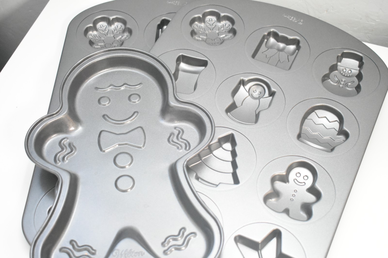 3 pans: WILTON CHRISTMAS COOKIE PAN - 12 SHAPES and Gingerbread Man