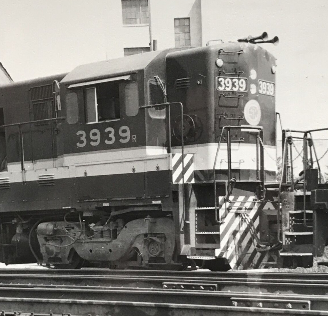 Southern Railway Railroad SOU #3939 U23B GE Locomotive Train Photo Atlanta GA