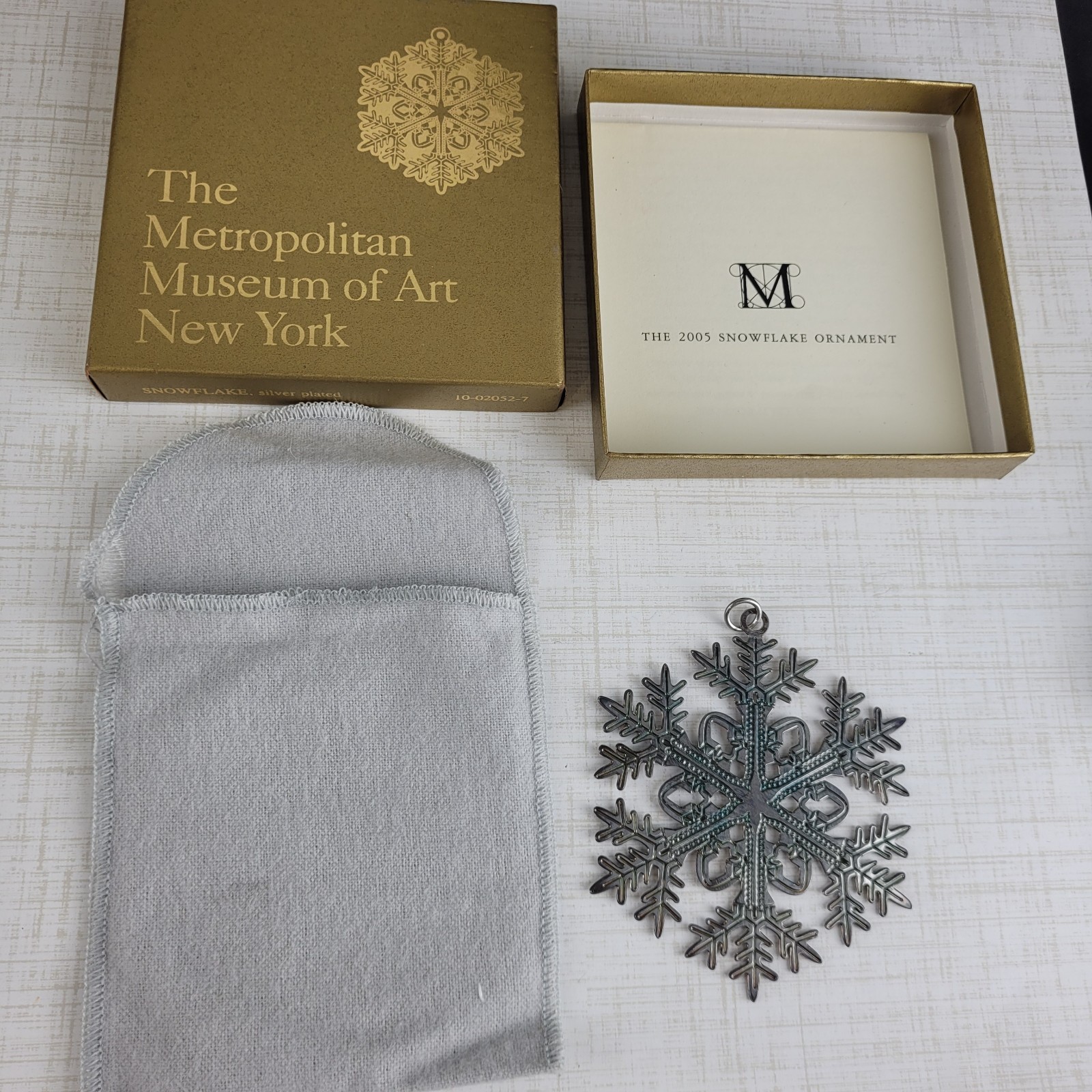 MMA 2005 Metropolitan Museum of Art New York Snowflake Silver Plated Ornament