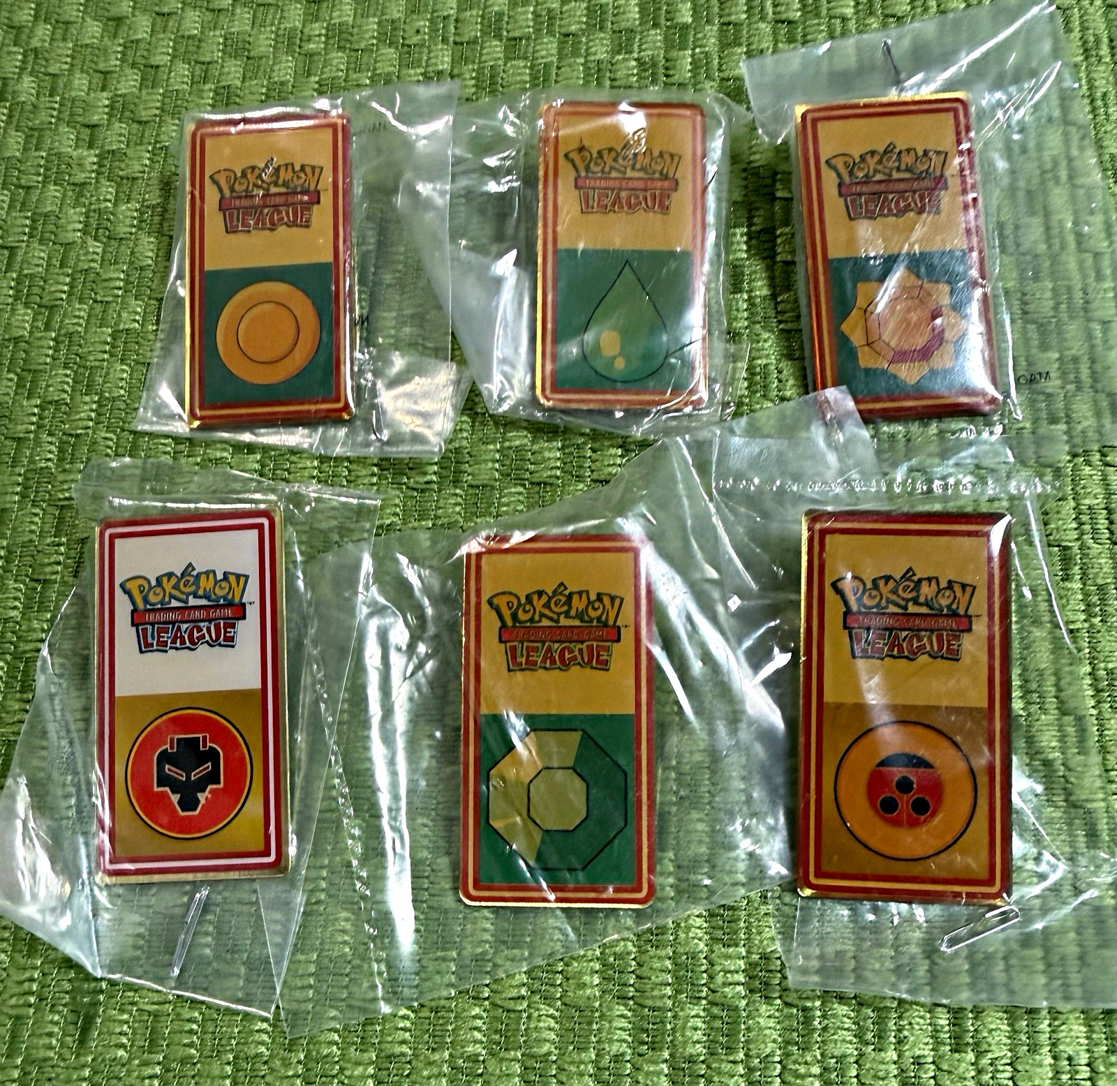 Pokemon TCG League Pinbacks/Pins Lot of 6 in Bag 1999 Wizards