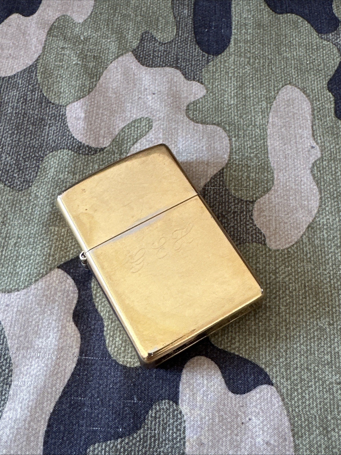 2002 Classic Vintage Zippo Lighter - Gold Flashed Finish 2002 Classic Vintage Zippo Lighter - Gold Flashed Finish